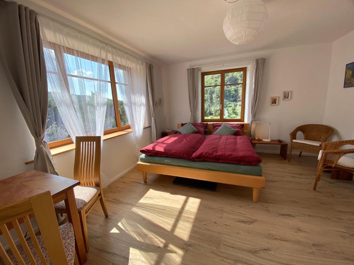 Kleine-Radoase, Ruhiges Oekologisch Renoviertes Doppelzimmer Weilburg Exterior photo